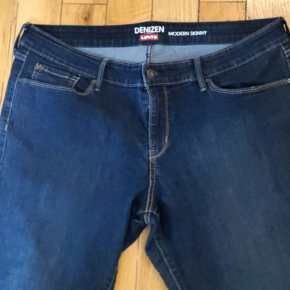 Denizen Levi's Modern Skinni size 18 Very good condition Dark Blue